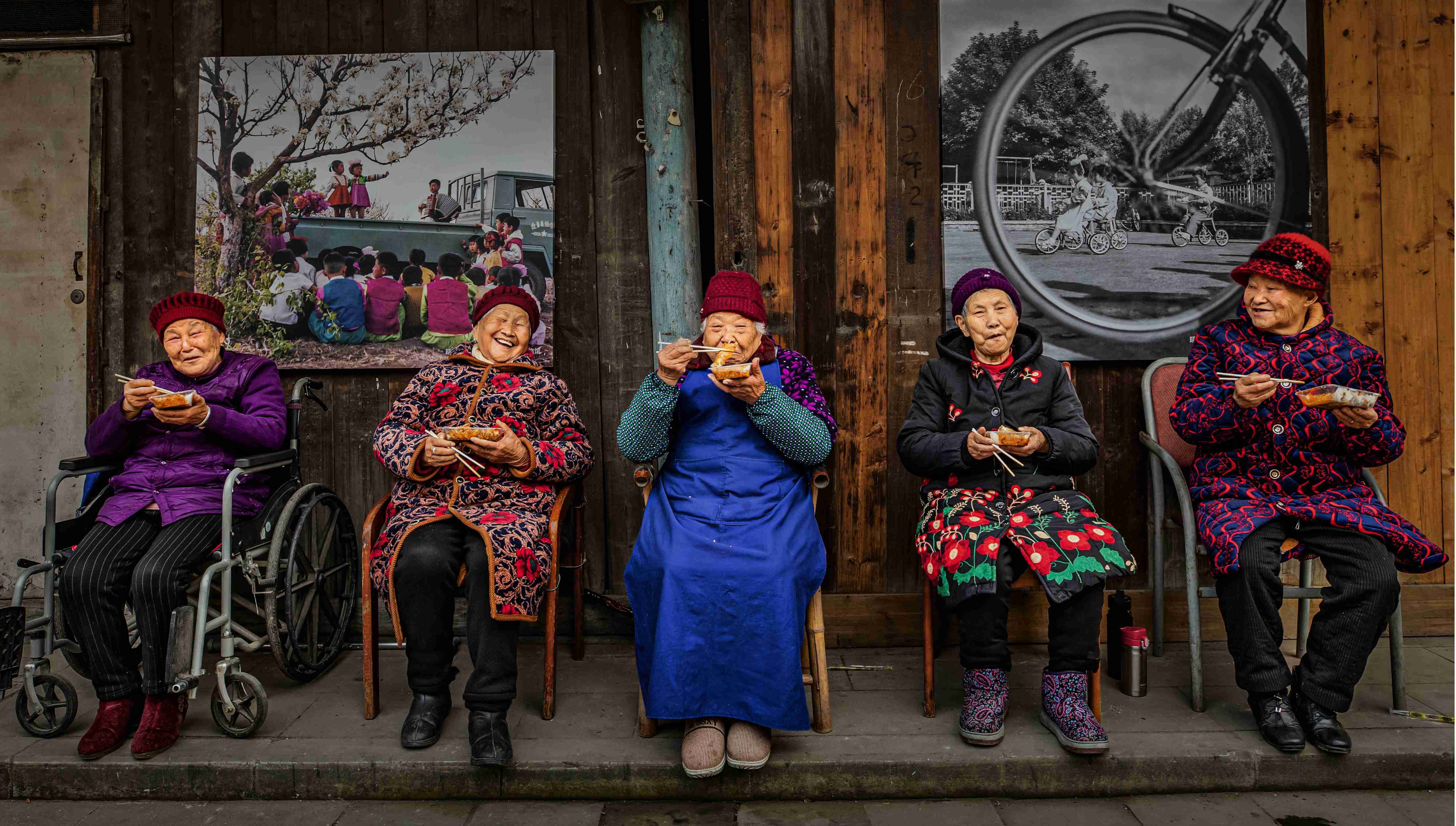 1_OVERALL WINNER_Xiaoling Li_The Elderly Having Delicious Food