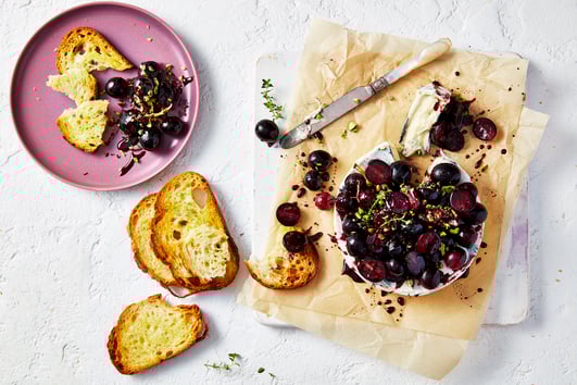 Recipe_LR_Grapes_Adora Seedless Grapes_Chilli Honey Grape Brie_2022_01