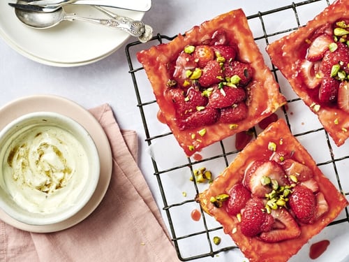 Recipe_LR_Strawberries_Easy Berry Turnovers_2024_04