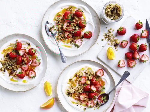 Recipe_LR_Strawberries_Strawberry Breakfast Bowl_2025_01