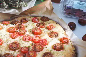 Cook-Like-an-Italian_Silvia-Colloca_Ep2-2021_Focaccia-Pugliese_01_800px