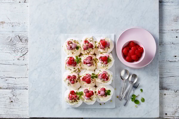 Recipe_LR_Raspberries_Pull-Apart-Raspberry-Pavlova_2020_03
