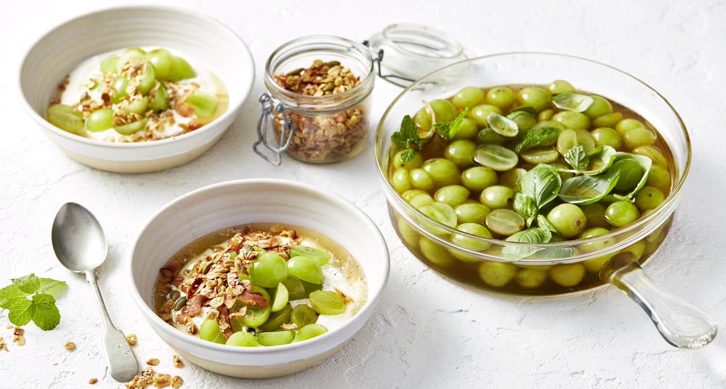 SWEET, PICKLED GRAPES WITH YOGHURT AND BREAKFAST CRUMBLE Recipe 